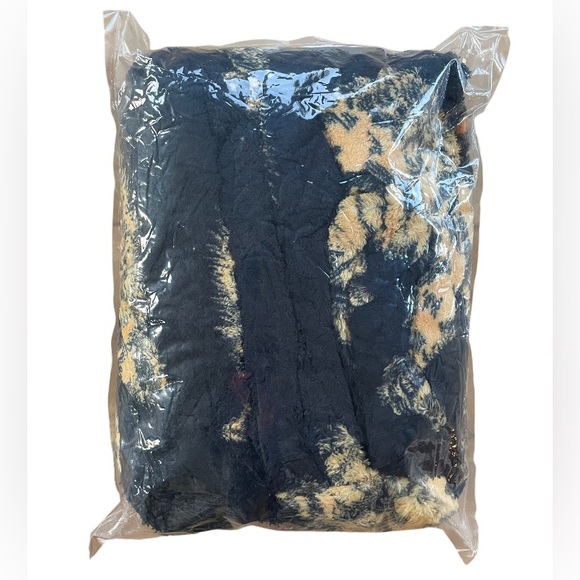 🐆 Sherpa Blanket Hoodie - Picture 5 of 6